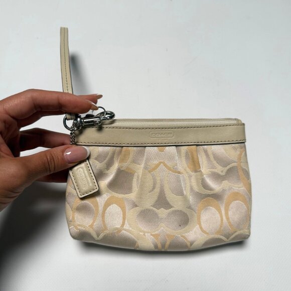 Coach Signature Pleated Wristlet – Cream, Excellent Condition - Picture 3 of 8